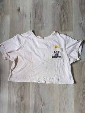 Cropped Graphic Tee with 'Let Me Grow' Pocket